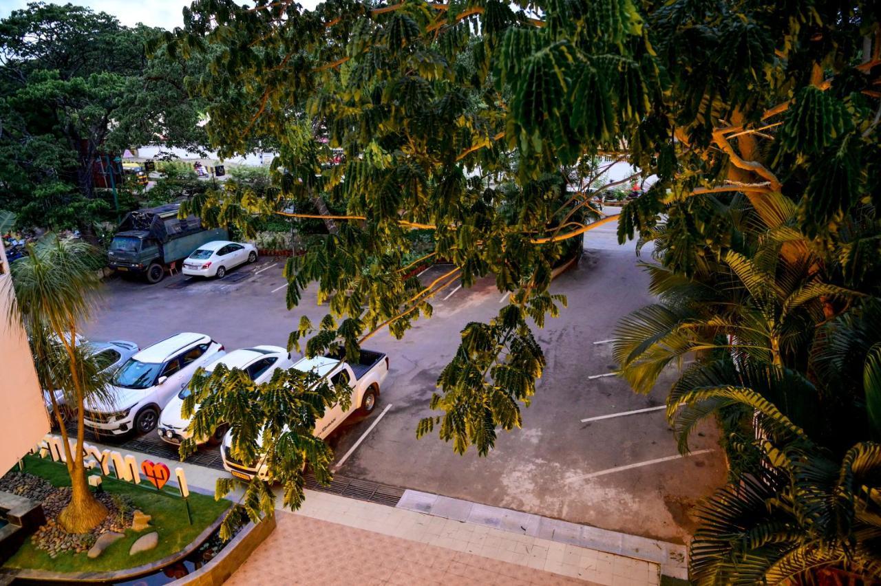 Maya'S Kings Kourt Mysore Esterno foto