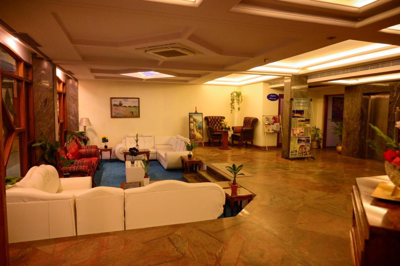 Maya'S Kings Kourt Mysore Esterno foto